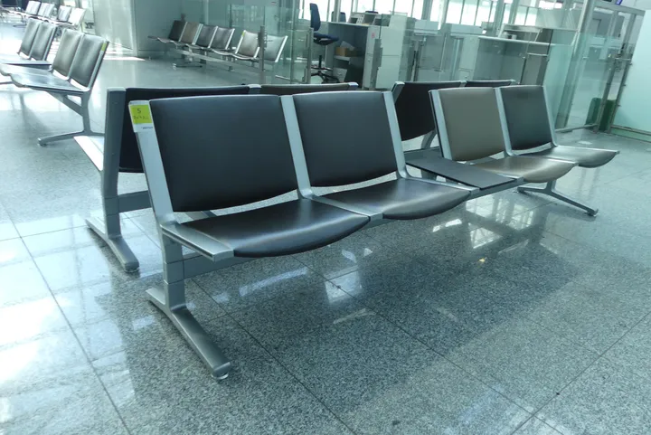 Kusch&Co Flughafenbänke, 2x 4 Sitzplätze Umfang: 2x 4er-Bank